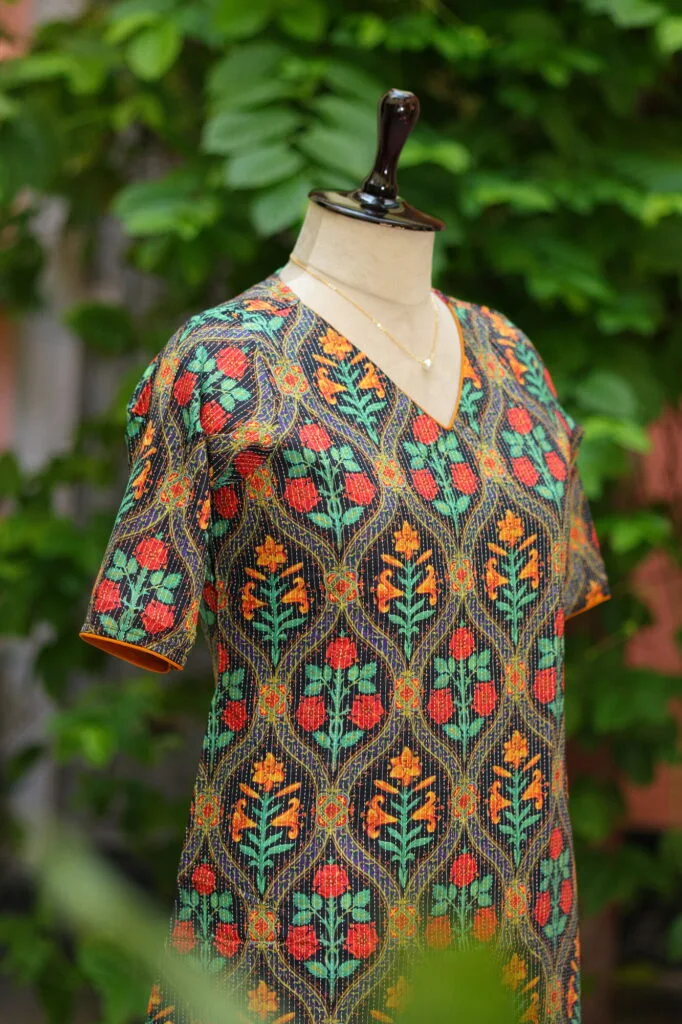 Digital Kantha One Piece – Kurti in Black, side view | Tilattama