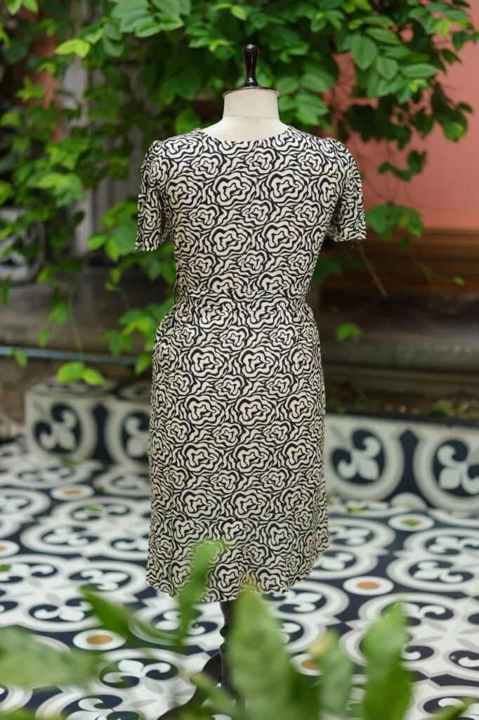 Canvas Curve – Kurti in Black, back view | Tilattama