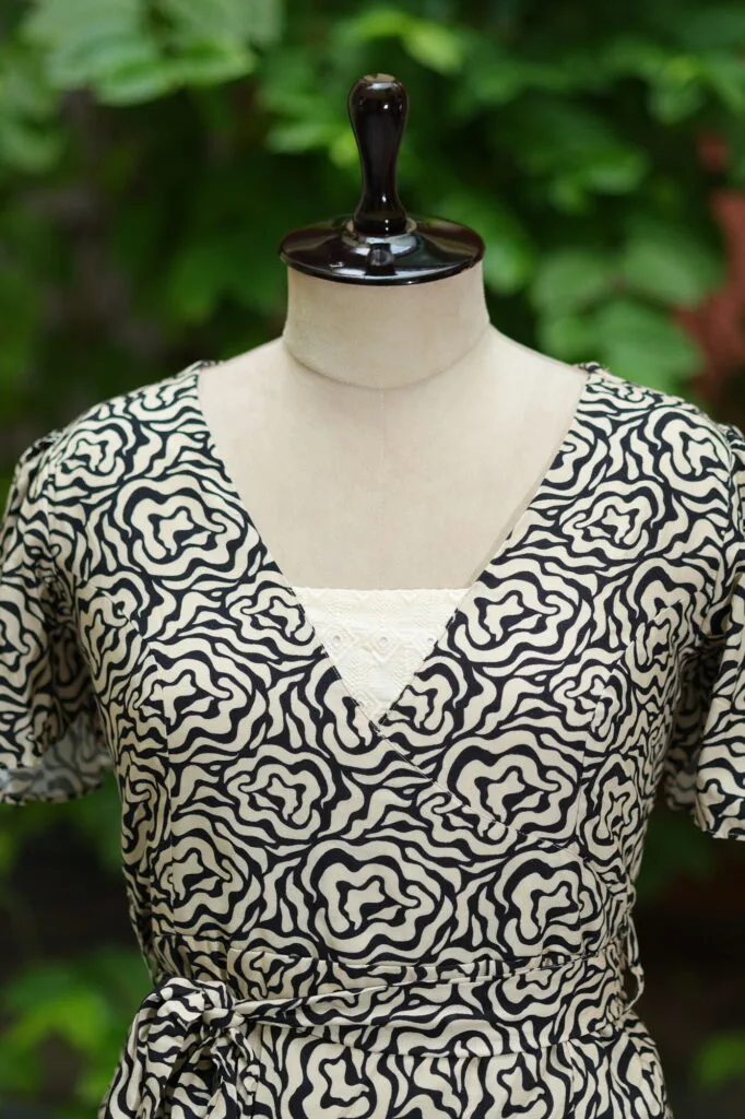 Canvas Curve – Kurti in Black | Tilattama