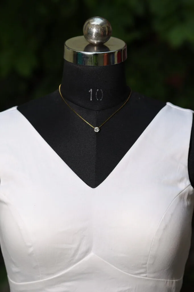 Sabyasachi Celebrity – Blouse in Off white 38 Sleeveless | Tilattama
