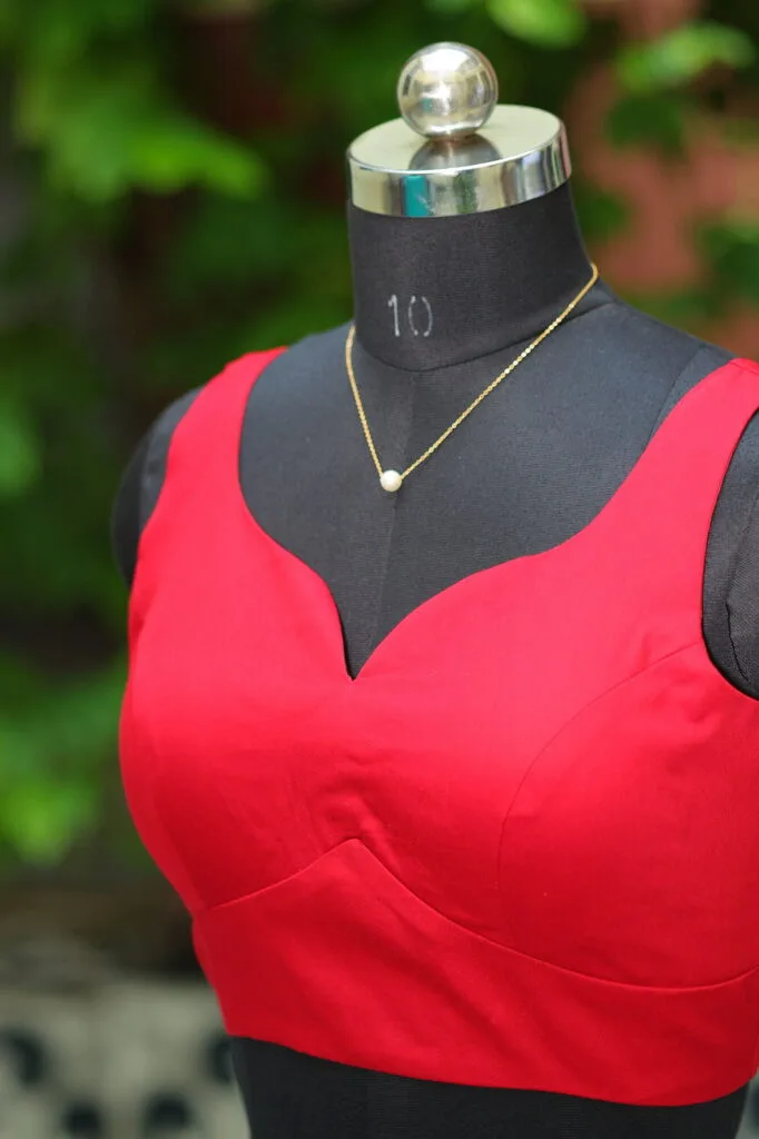 sabyasachi cut – Blouse in Red, side view | Tilattama
