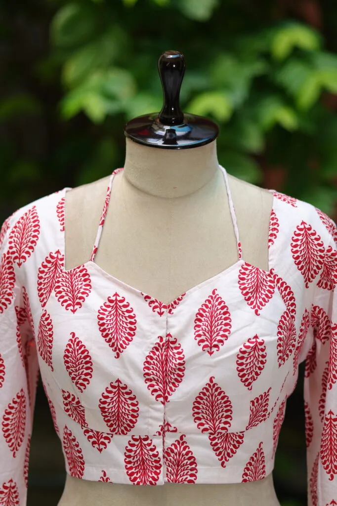 Block Halter – Blouse in white & red | Tilattama