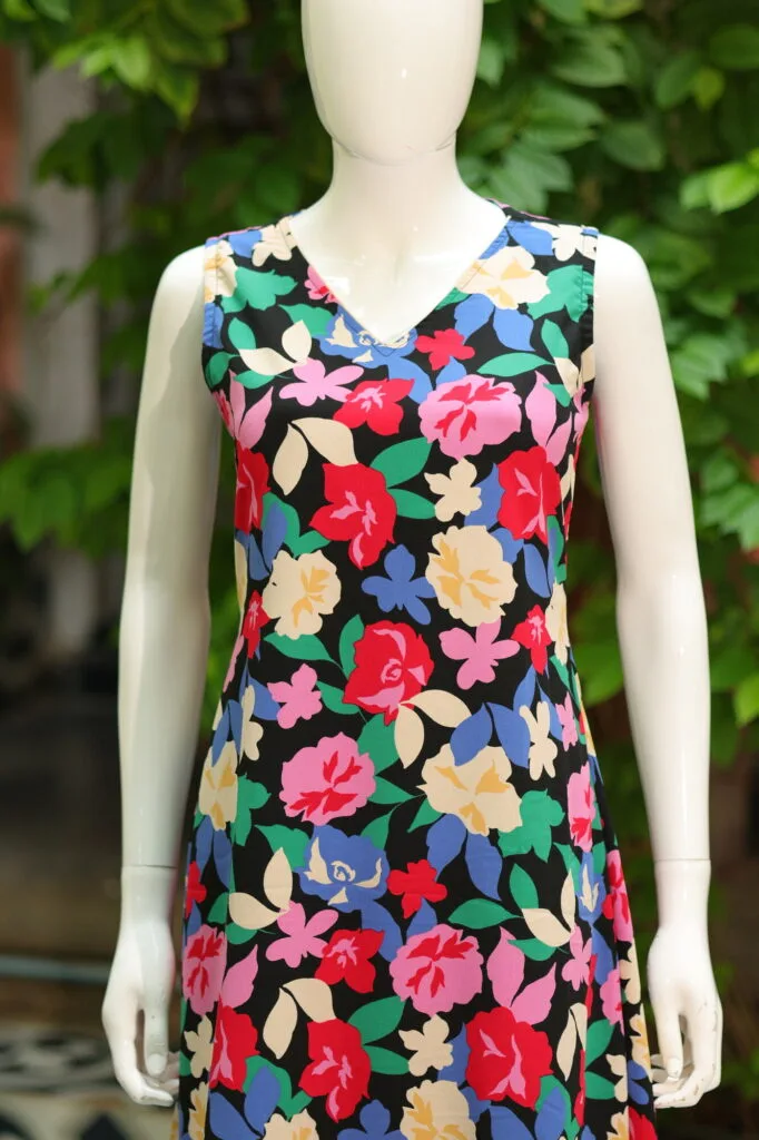 Blooming One Piece – Kurti in Black | Tilattama