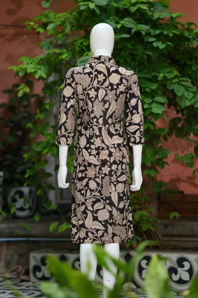 Kalamkari Kurti – Kurti in Black, back view | Tilattama
