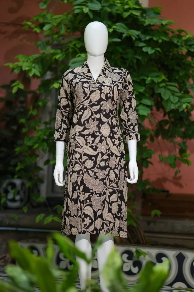Kalamkari Kurti – Kurti in Black, front view | Tilattama