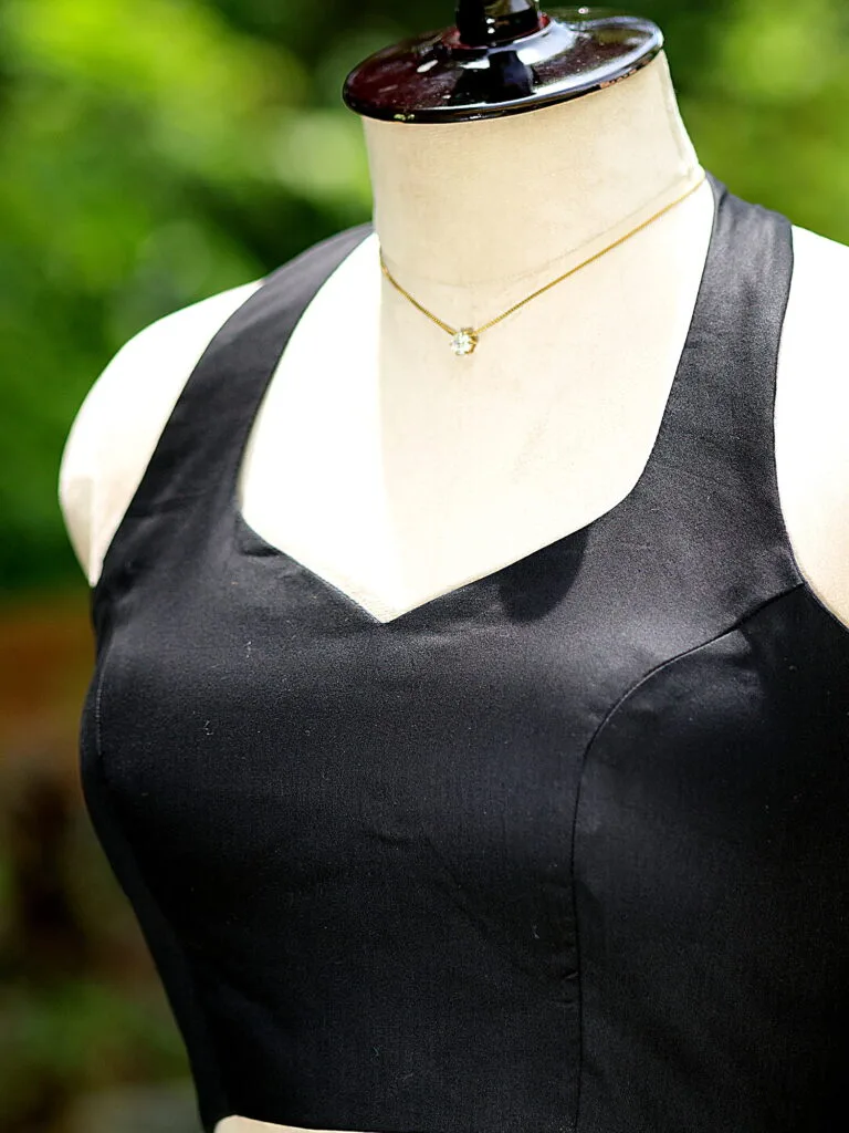 Solid Halter Neck - black