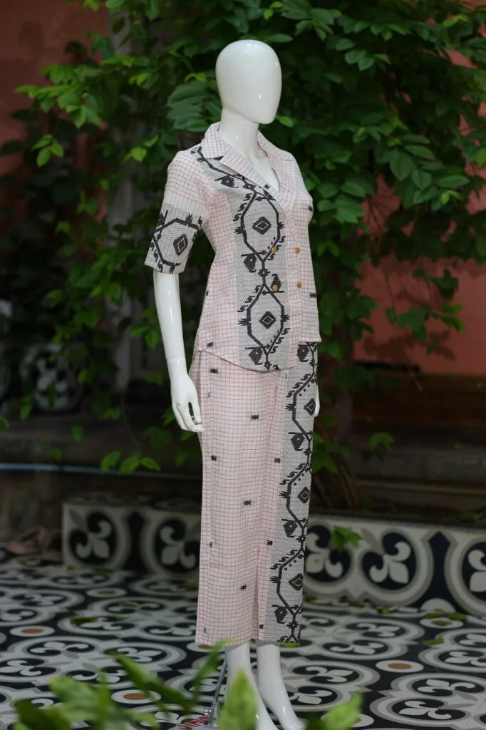 Asymmetrical Jamdani Co-Ord Set – Kurti in white, side view | Tilattama