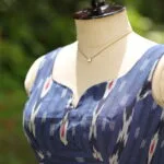 Ikkat Saby Cut – Blouse in Navy Blue, side view | Tilattama