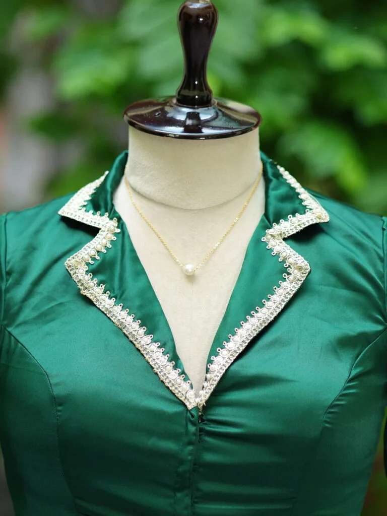 Aabroo – Blouse in Bottle Green | Tilattama