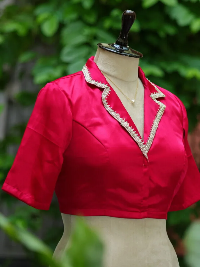Aabroo – Blouse in Rani, side view | Tilattama