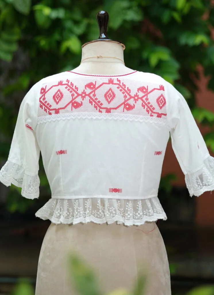 Anupama jamdani – Blouse in white & red, back view | Tilattama