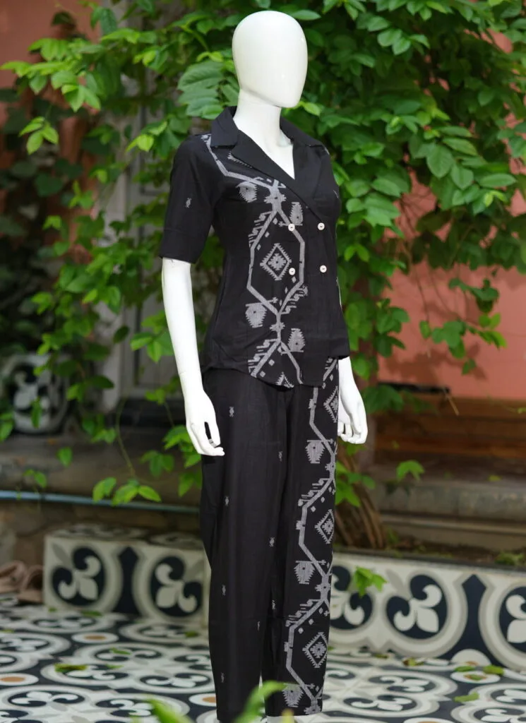 Asymmetrical Jamdani Co-Ord Set – Kurti in Black 44 half sleeve, sleeve | Tilattama