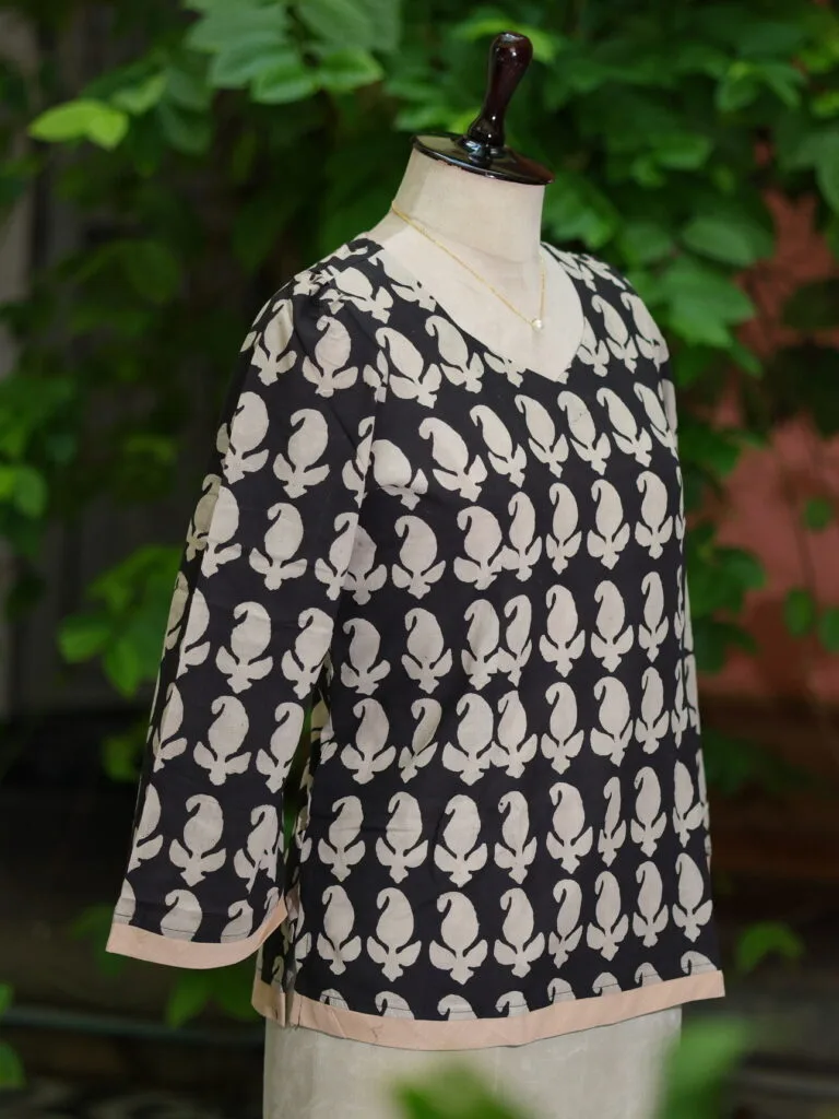 Bagru Bliss – Kurti in Black, side view | Tilattama