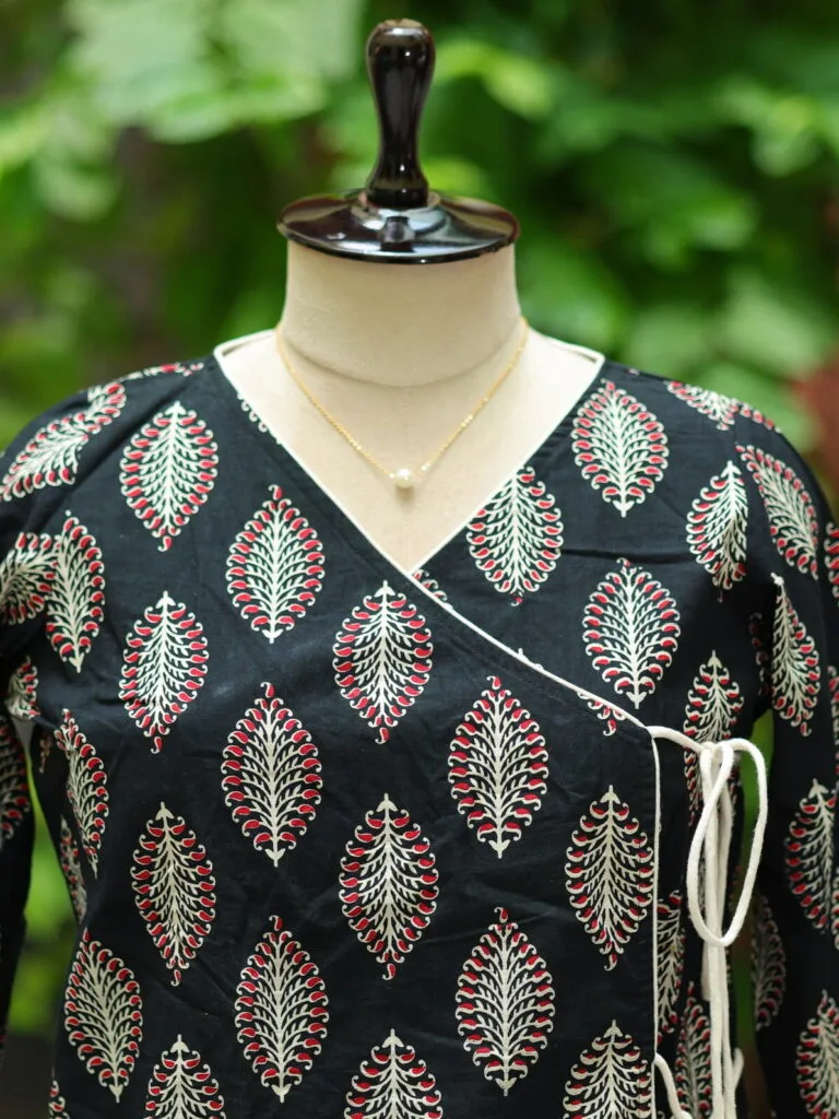 Block Angrakha – Kurti in Black | Tilattama