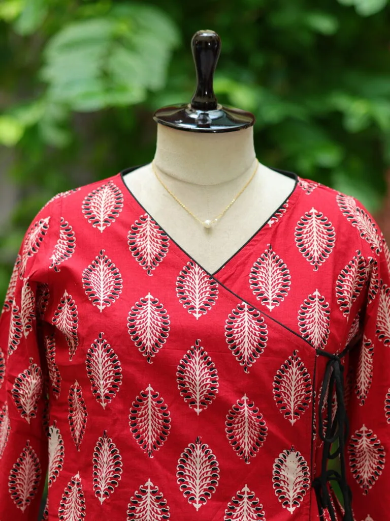 Block Angrakha – Kurti in Red & black | Tilattama