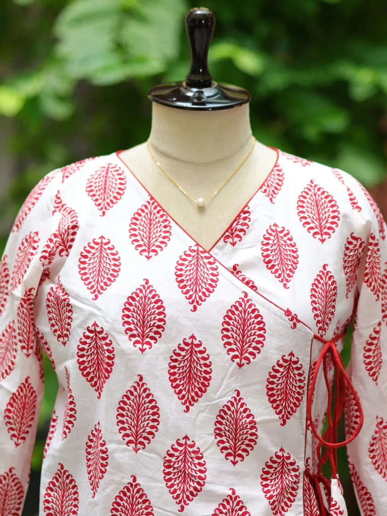 Block Angrakha – Kurti in white & red | Tilattama