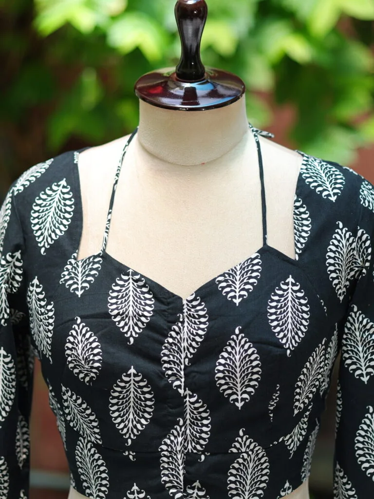 Block Halter – Blouse in Black | Tilattama