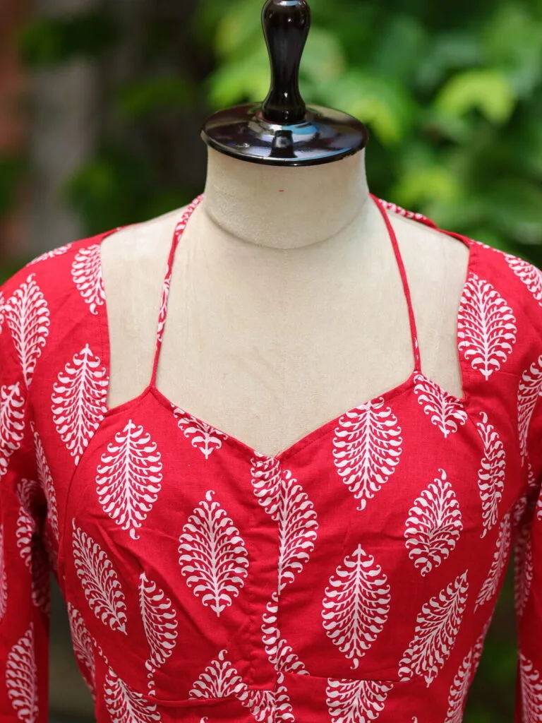 Block Halter – Blouse in Red | Tilattama