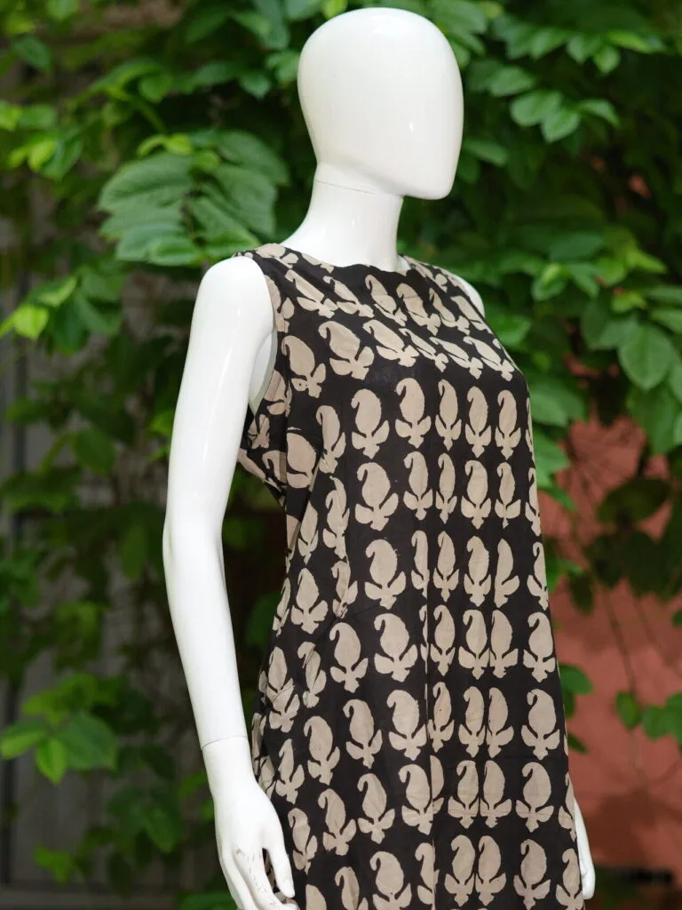 Blooming Bagru One Piece – Kurti in Black, side view | Tilattama