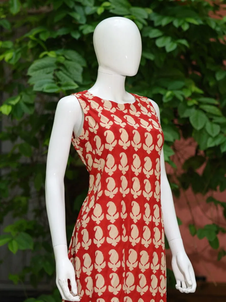Blooming Bagru One Piece – Kurti in Red, side view | Tilattama