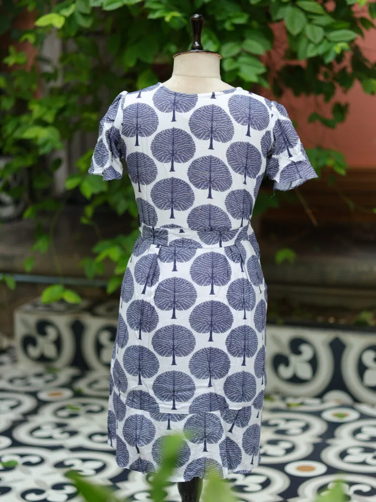 Canvas Curve – Kurti in white, back view | Tilattama