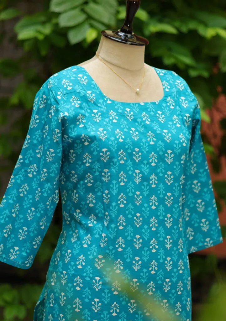 cotton Kurta – Kurti in Firoza, side view | Tilattama