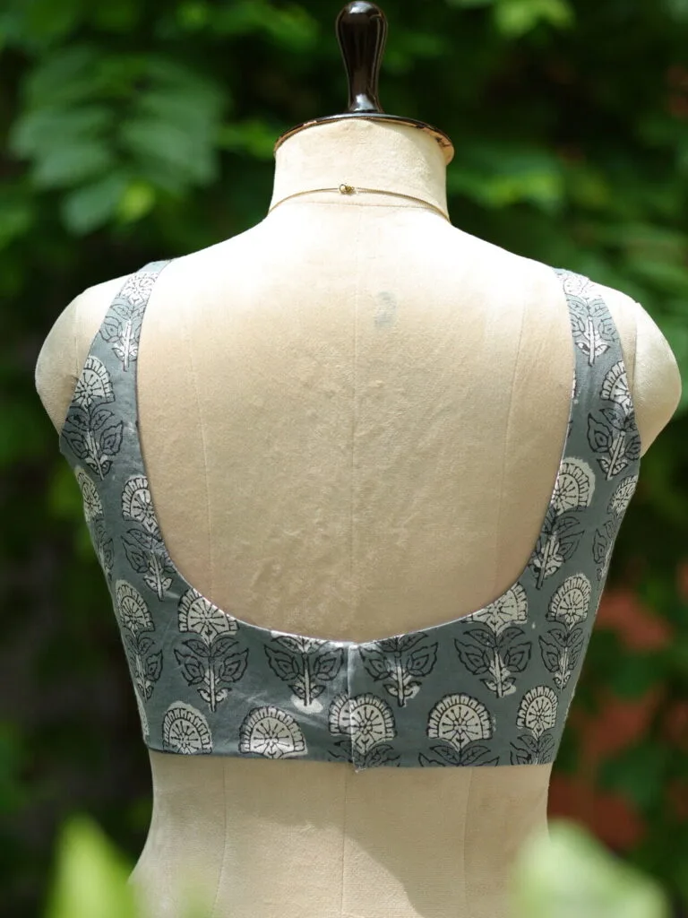 Dabu Round Neck – Blouse in Slate, neckline | Tilattama