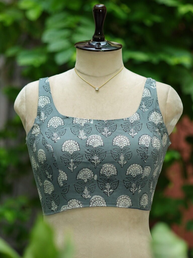Dabu Round Neck