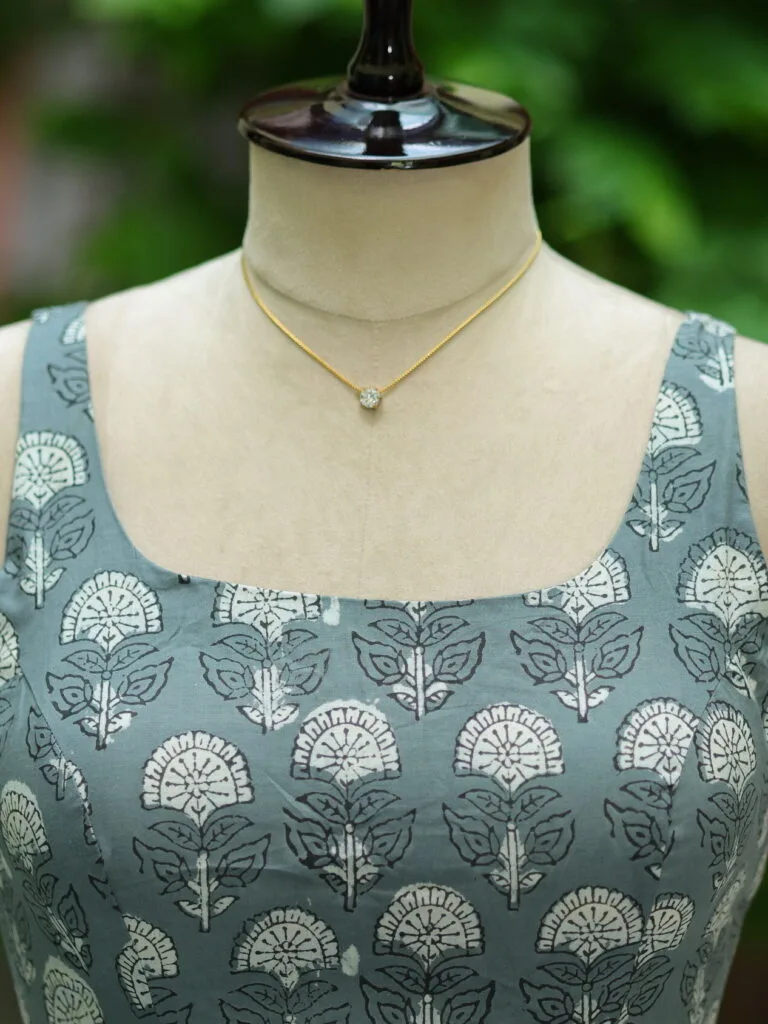 Dabu Round Neck – Blouse in Slate, neckline | Tilattama