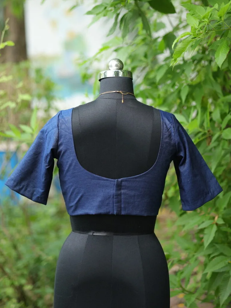 Denim sabyasachi G/S – Blouse in dark blue, back view | Tilattama