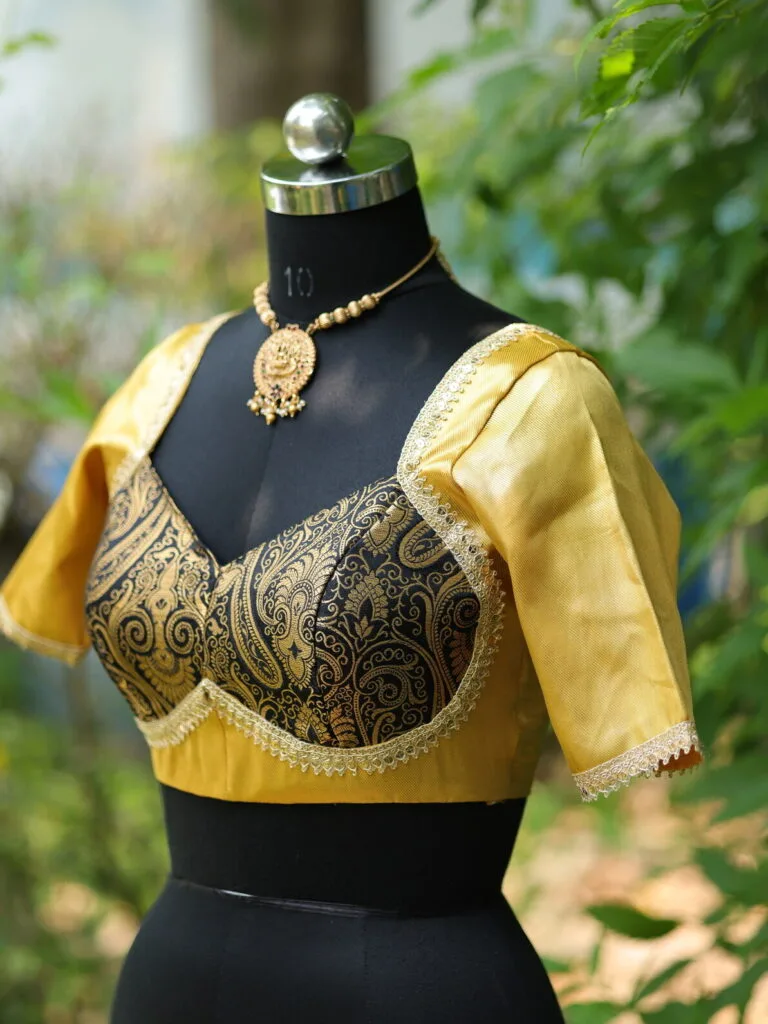Dual Katan Mumtaz – Blouse in Black, side view | Tilattama