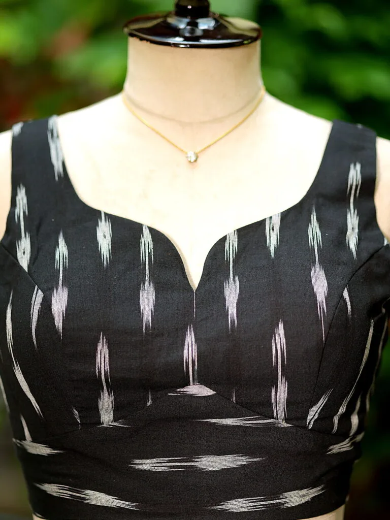 Ikkat Sweetheart Cut - black