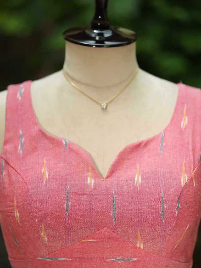 Ikkat Sweetheart Cut – Blouse in Peach Sleeveless 44 | Tilattama