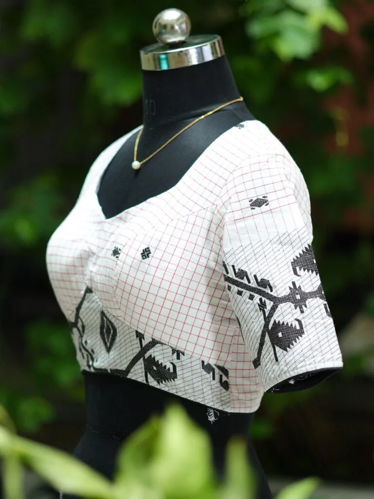 Jaharat jamdani – Blouse in white & black, side view | Tilattama