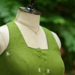 Jamdani Hakoba Halter – Blouse in parrot green, side view | Tilattama