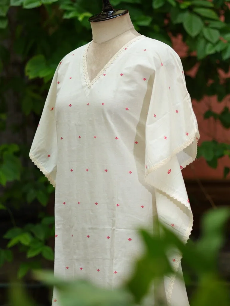 Jamdani Kaftan – Kurti in white & red, side view | Tilattama