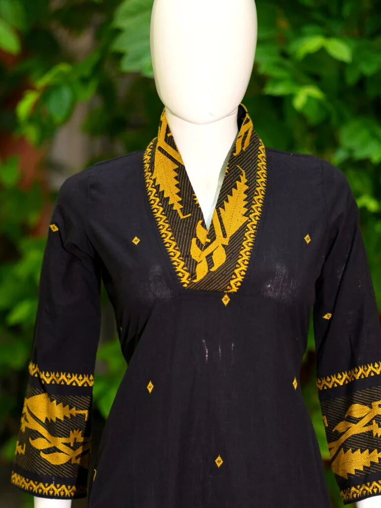 Jamdani Overlap V Kurti – Kurti in Black | Tilattama