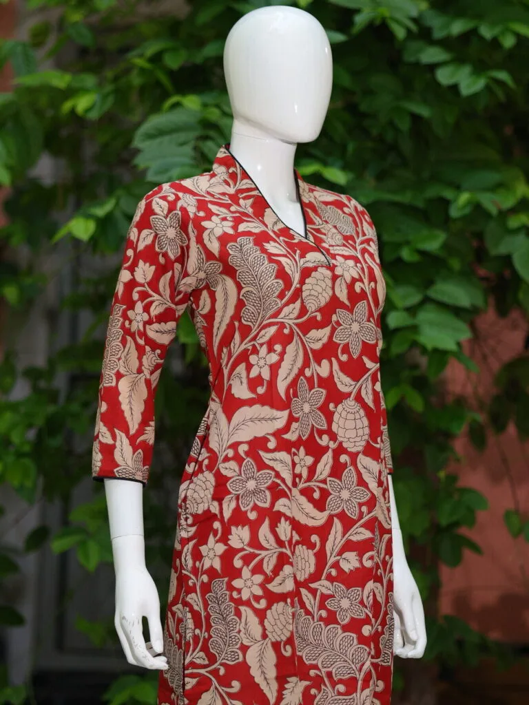Kalamkari Kurti – Kurti in Maroon, side view | Tilattama