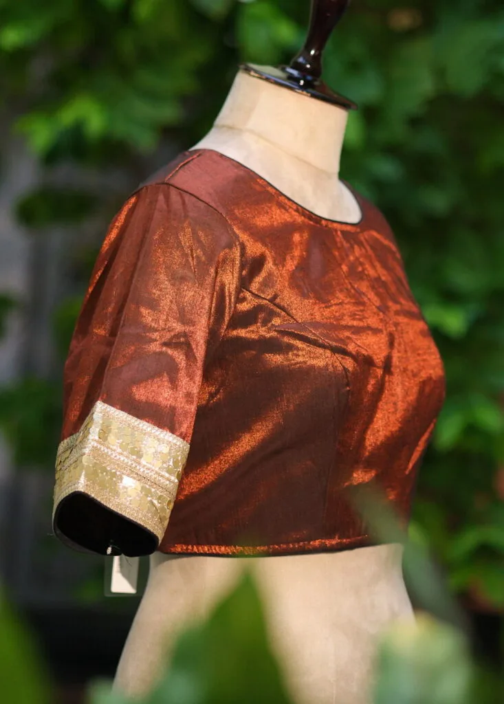 Moho Maya – Blouse in Chocolate, side view | Tilattama