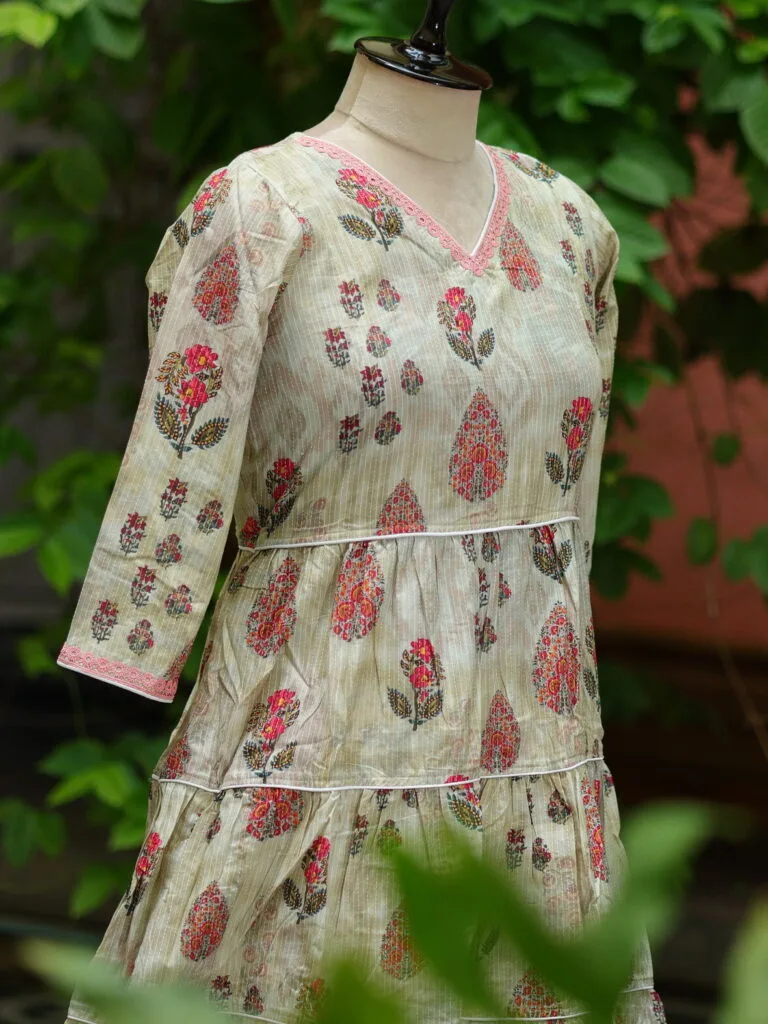 MOHO – Kurti in Pista, side view | Tilattama
