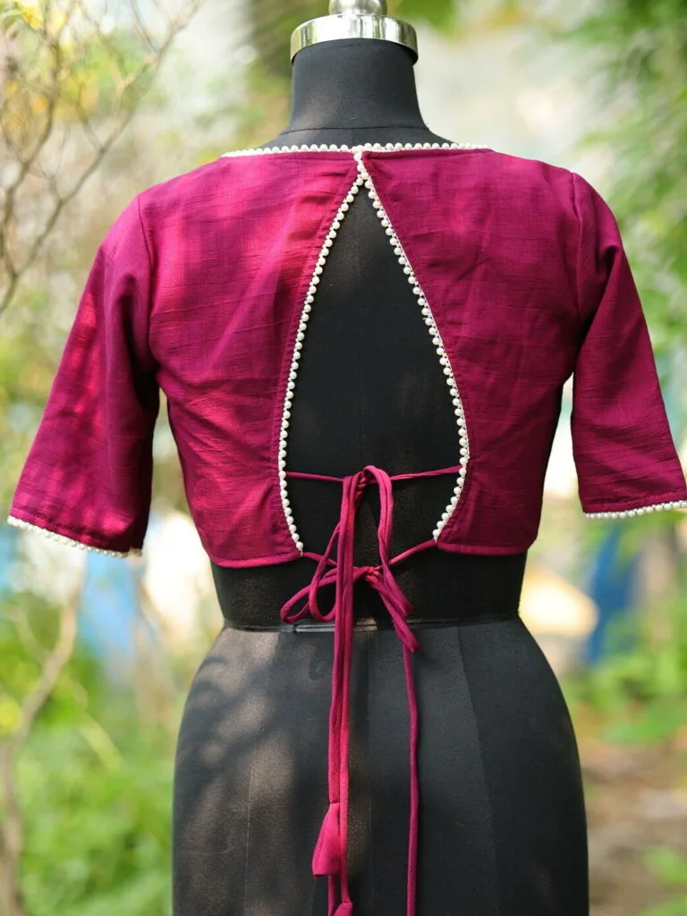 Moti Bichitra Backless - wine
