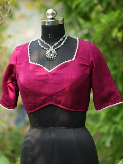 Moti Bichitra Backless - wine
