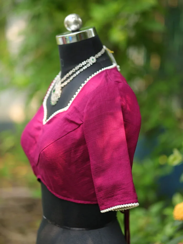 Moti Bichitra Backless - wine