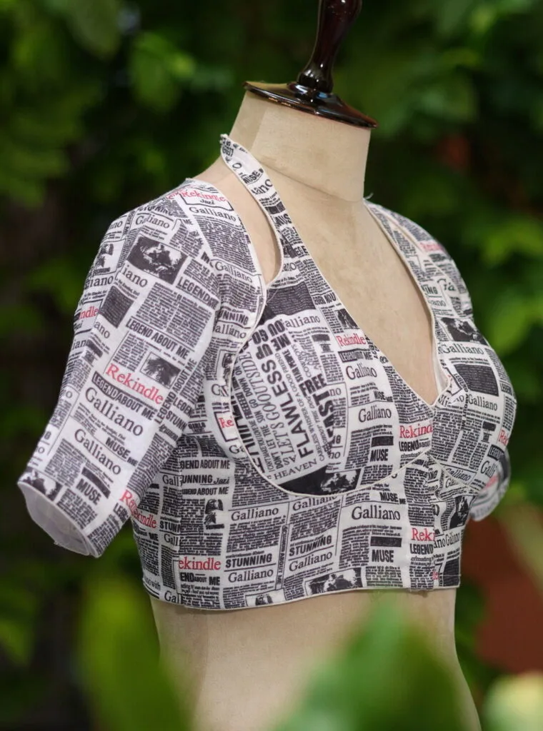 News Paper Masaba – Blouse in white, side view | Tilattama