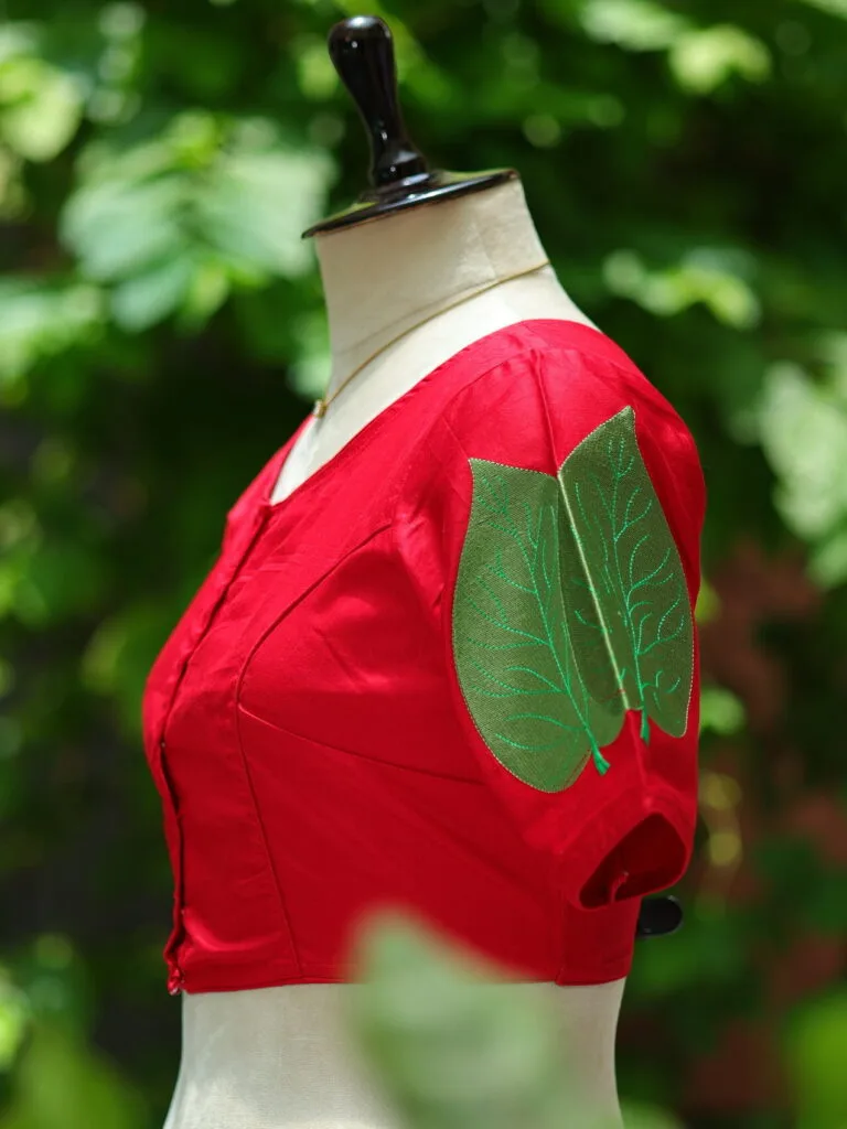 Pan Pata G/S – Blouse in Red, side view | Tilattama