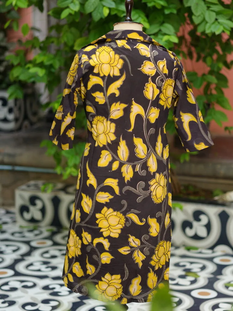 Pen Kalamkari Shrug Co-Ord Set – Co-ord in Black, back view | Tilattama