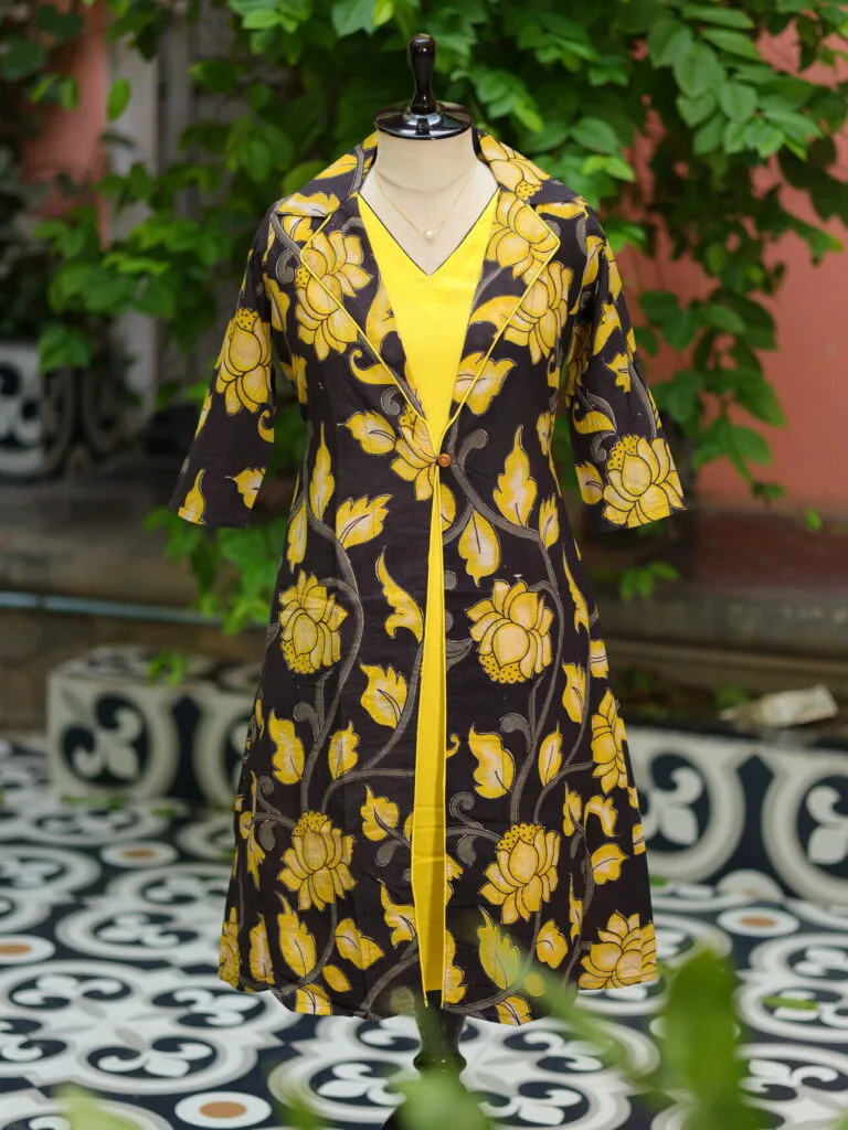 Pen Kalamkari Shrug Co-Ord Set – Co-ord in Black, front view | Tilattama