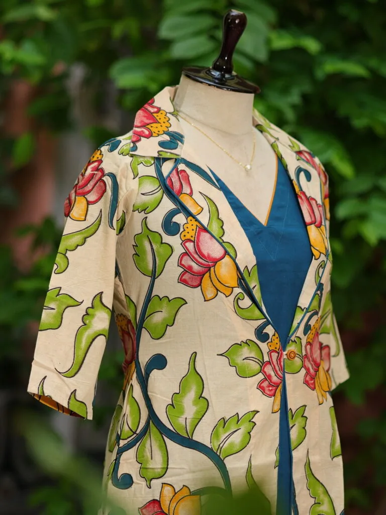 Pen Kalamkari Shrug Co-Ord Set – Co-ord in Off white, side view | Tilattama