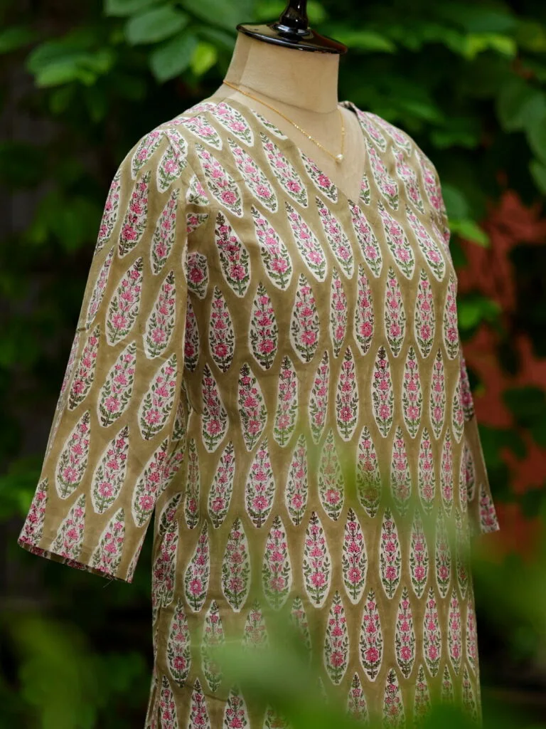 Rapid Block Kurta – Kurti in Gray, side view | Tilattama