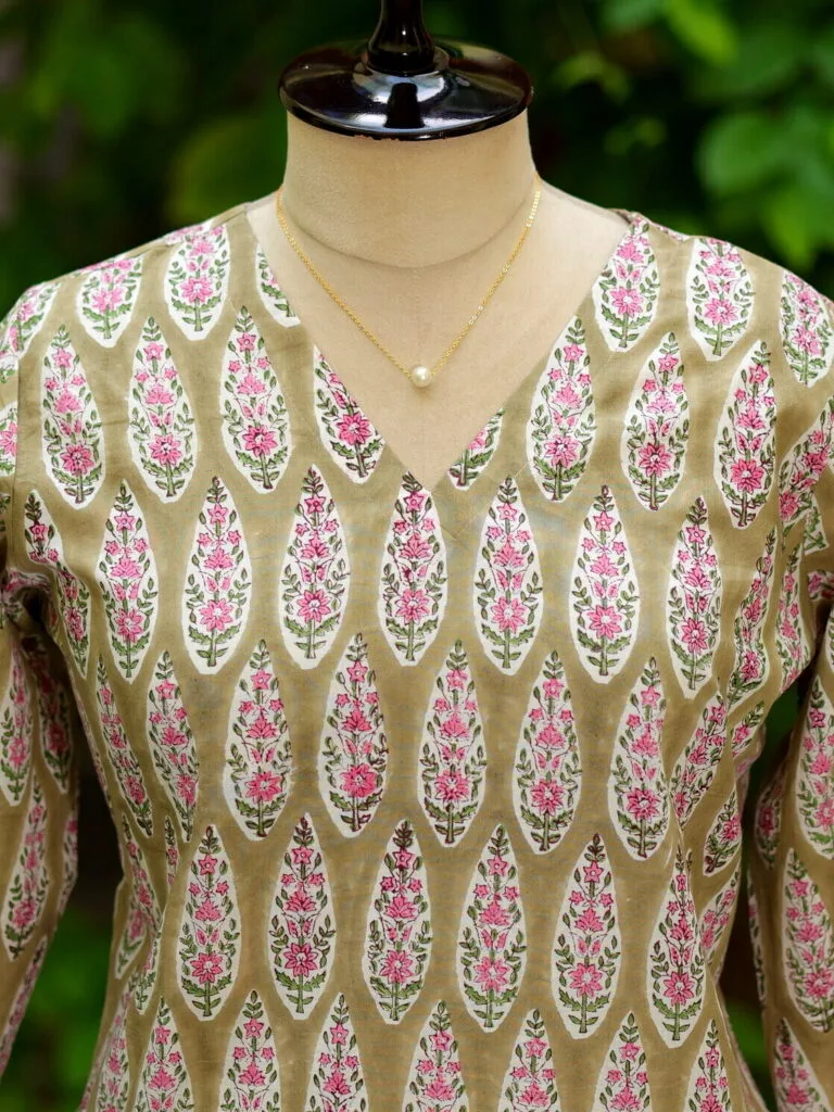 Rapid Block Kurta – Kurti in Gray | Tilattama